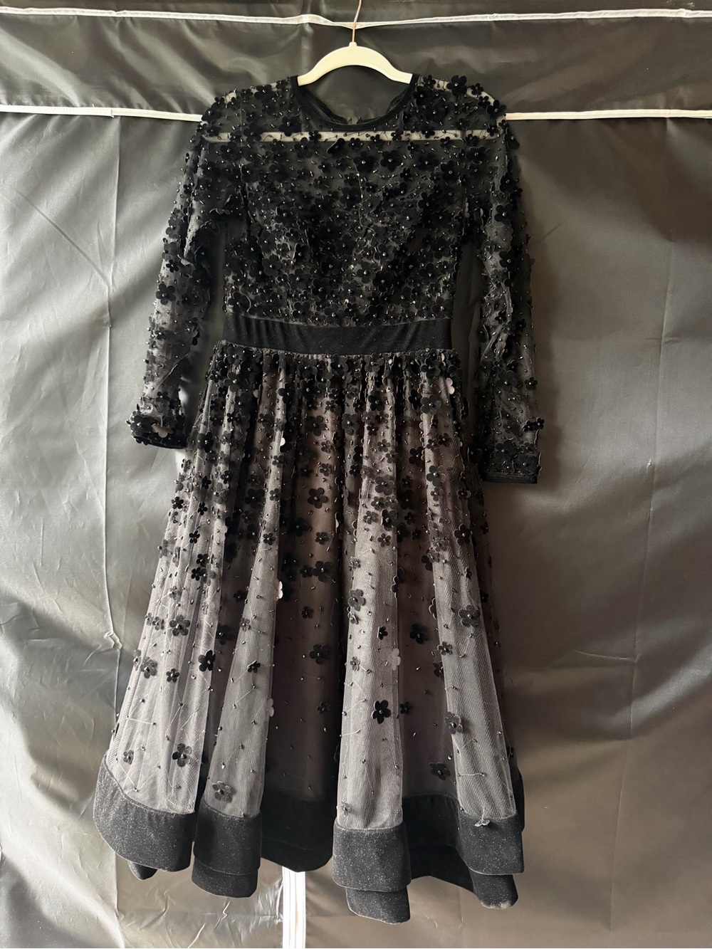 Mac Duggal Black 3D Floral Beaded Tea Length Cocktail Dress Gown Size 2
